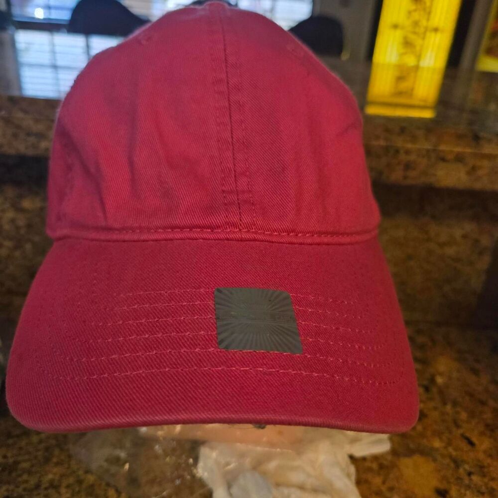 Notinlist Women's Red and Burgundy Hat